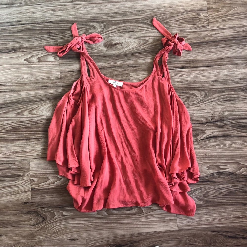 Entro off the shoulder top.